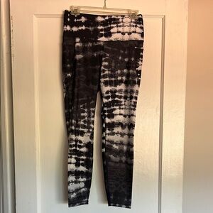 Old Navy Black and White Tie-Dye Leggings